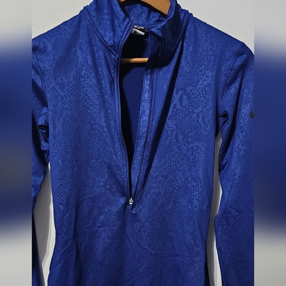 NIKE | Pro Warm Embossed Heights Vixen Raglan Zip Training Top in Navy - Picture 4 of 9